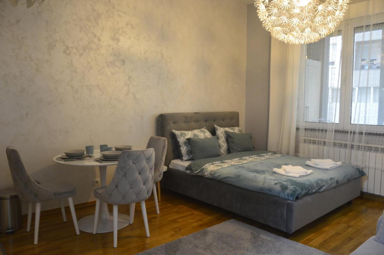 Teodora Lux Apartman Free Privat Parking Apartamento Novi Sad Exterior foto