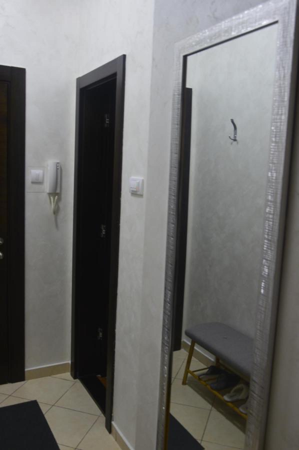 Teodora Lux Apartman Free Privat Parking Apartamento Novi Sad Exterior foto