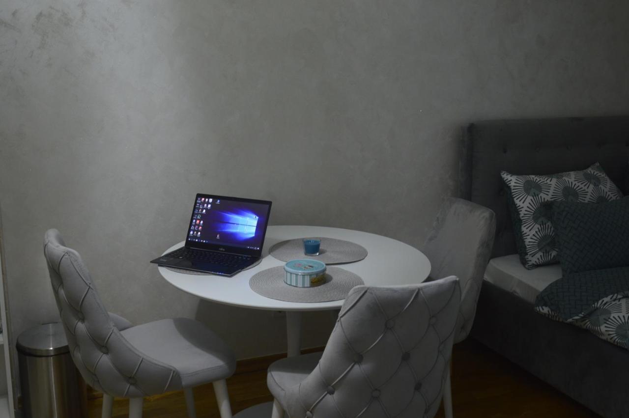 Teodora Lux Apartman Free Privat Parking Apartamento Novi Sad Exterior foto